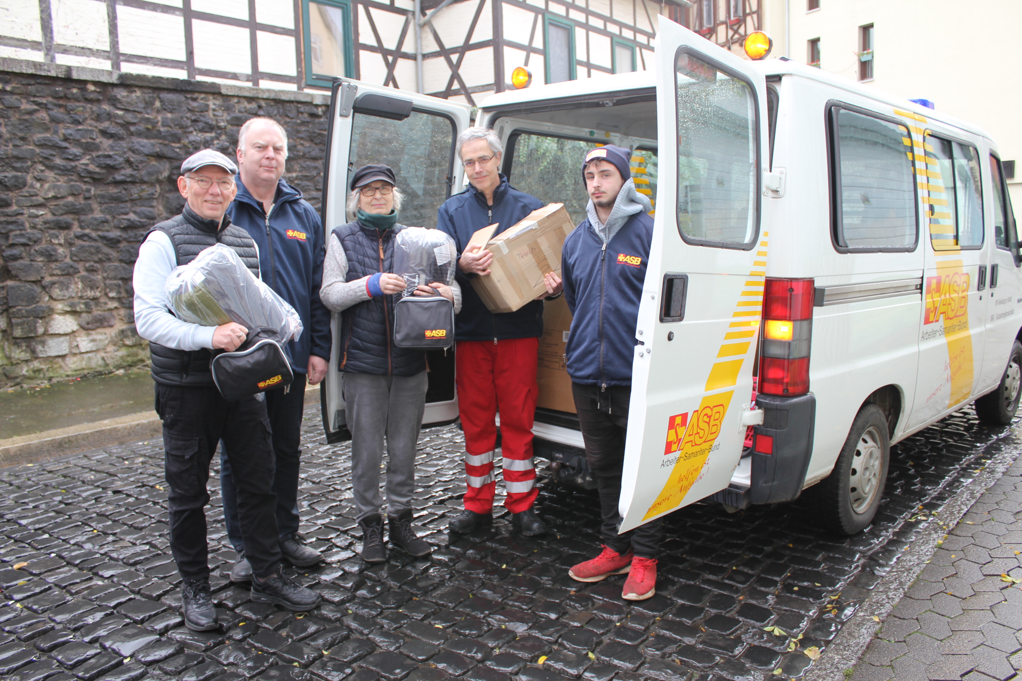 ASB Team mit Herrn Hengse (Ehrenamtlicher des Mittagstisch) und Mittagstisch Leitung Frau Werner-Parker.JPG